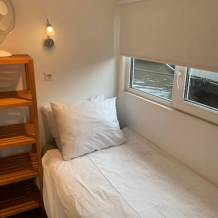 Tiny Houseboat B&B On The Amstel River 阿姆斯特丹 外观 照片