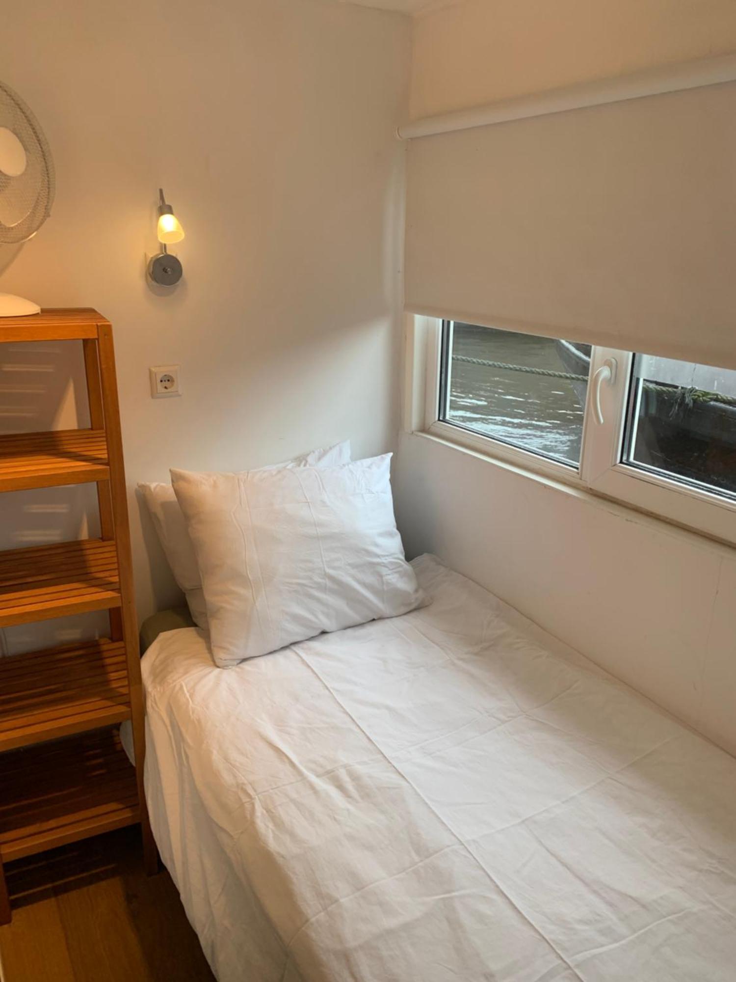 Tiny Houseboat B&B On The Amstel River 阿姆斯特丹 外观 照片